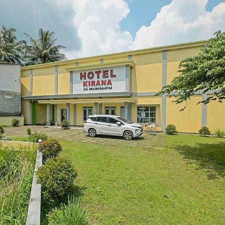 Oyo 92483 Hotel Kirana Салатига Экстерьер фото
